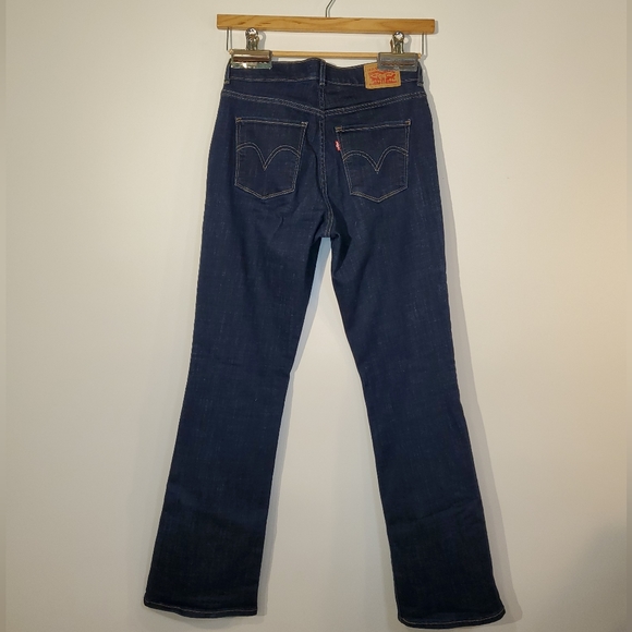 Levis 🎊NWOT 🎉dark wash classic boot cut - Picture 3 of 5